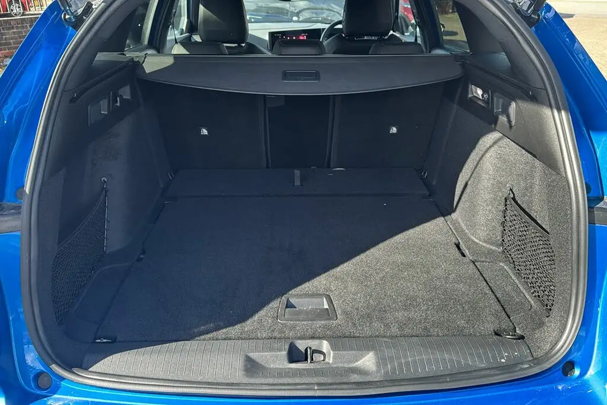 2023-vauxhall-astra-12-turbo-gs-sport-tourer-auto-big-11