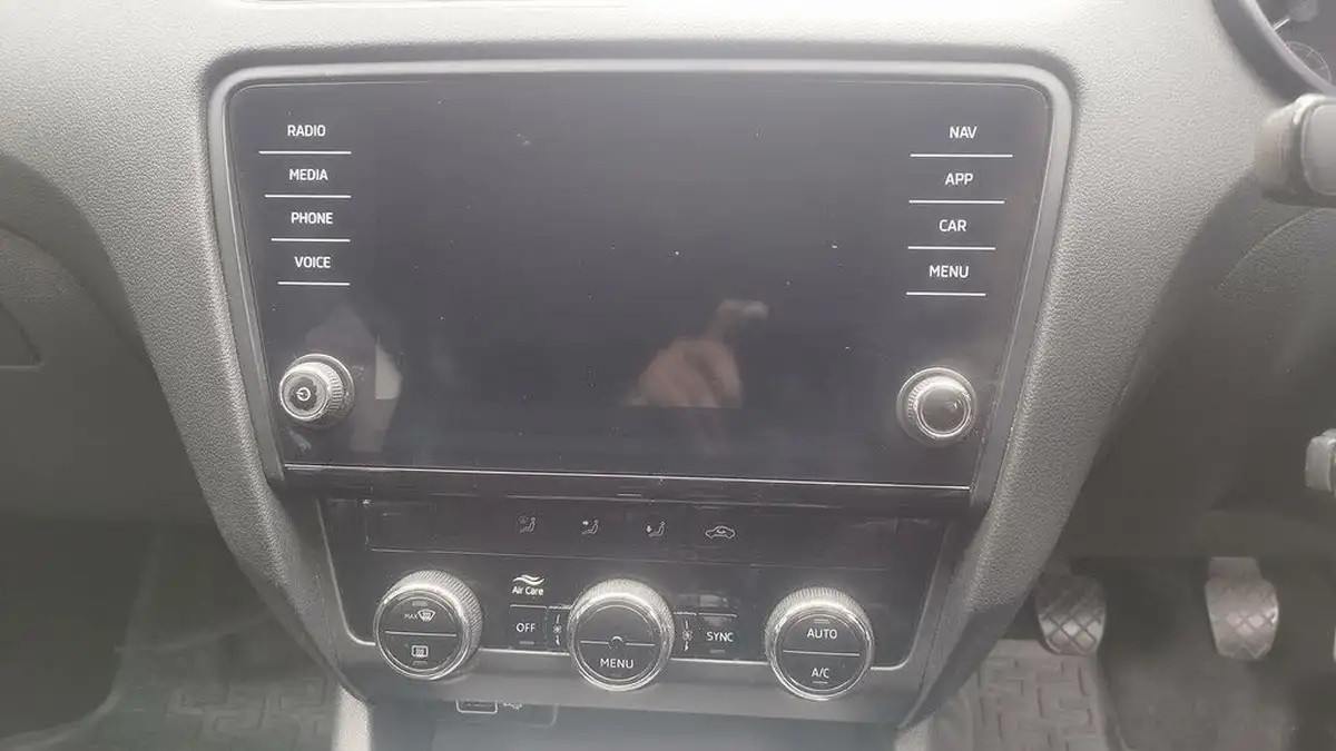 2019-skoda-octavia-16tdi-se-technology-hatchback-big-19