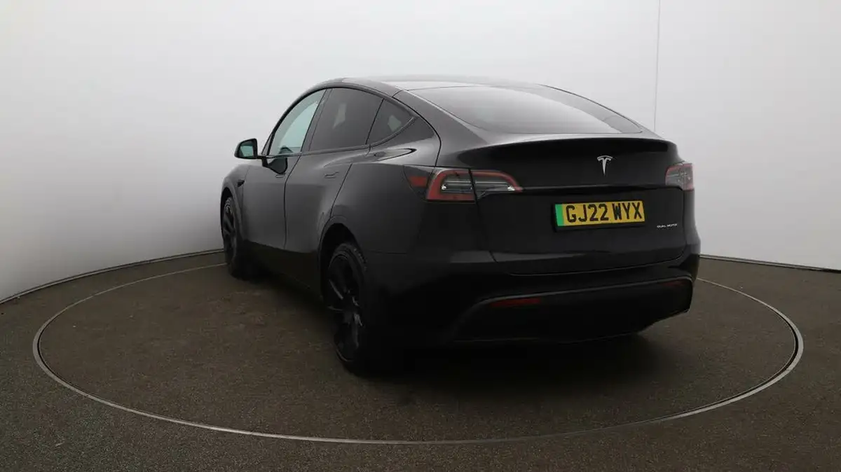 2022-tesla-model-y-e-long-range-big-51