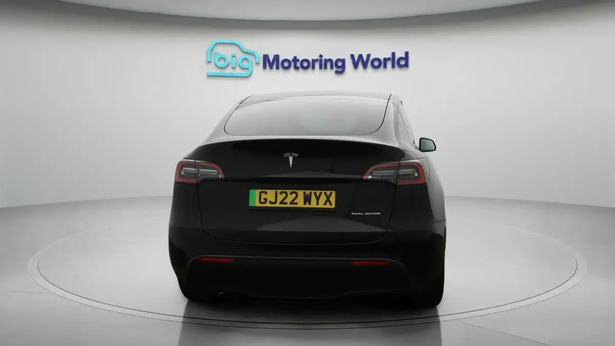 2022-tesla-model-y-e-long-range-big-6