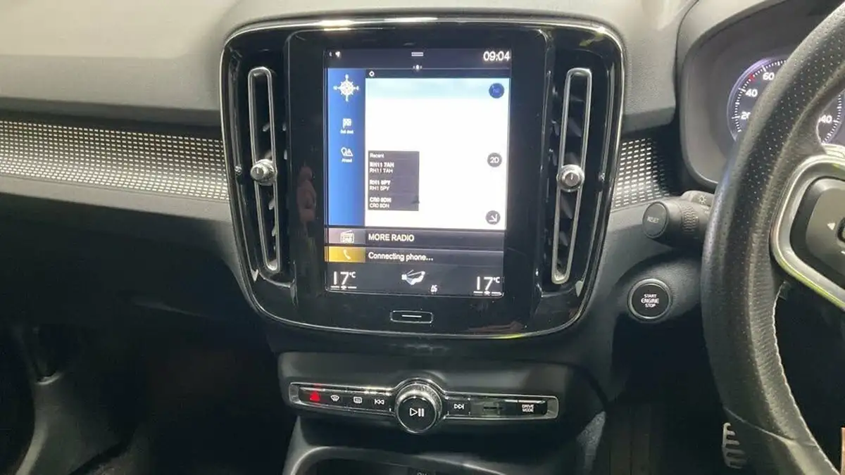 2019-volvo-xc40-20td-d4-r-design-big-2