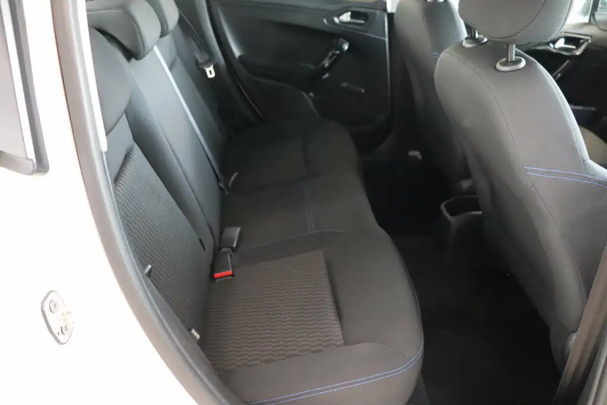 2019-peugeot-208-12-puretech-signature-big-22