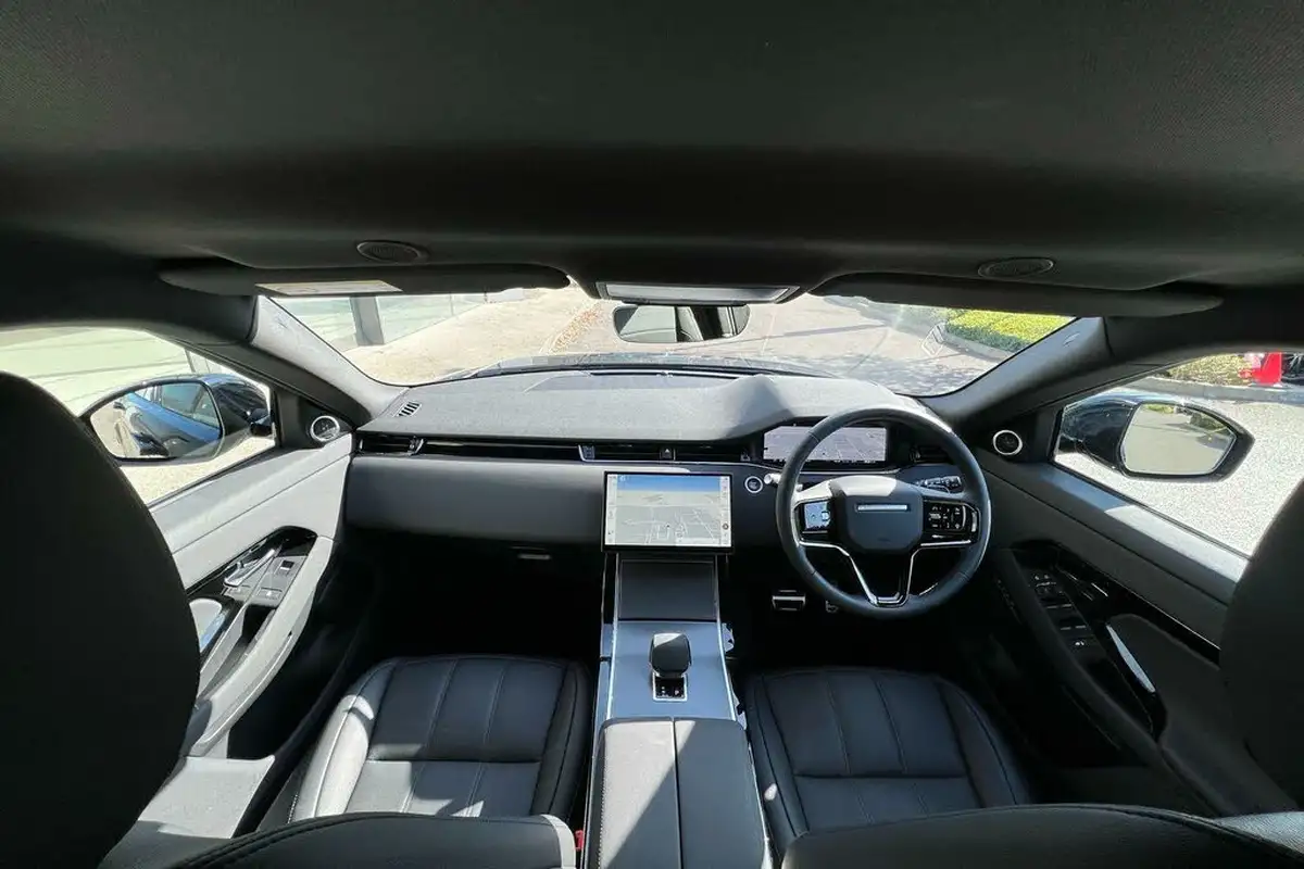 2024-land-rover-range-rover-evoque-15-p300e-dynamic-se-big-2