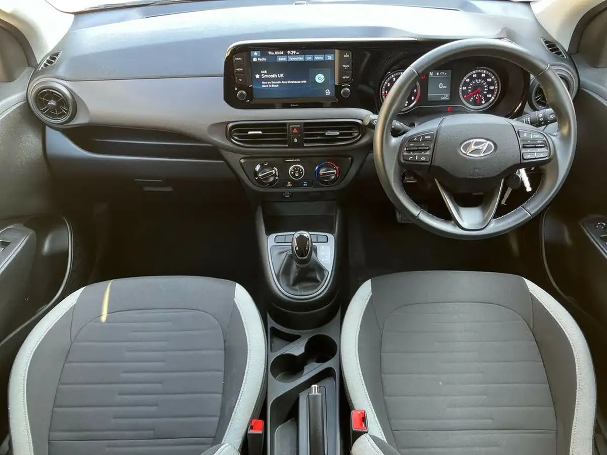 2022-hyundai-i10-12-se-connect-auto-big-8
