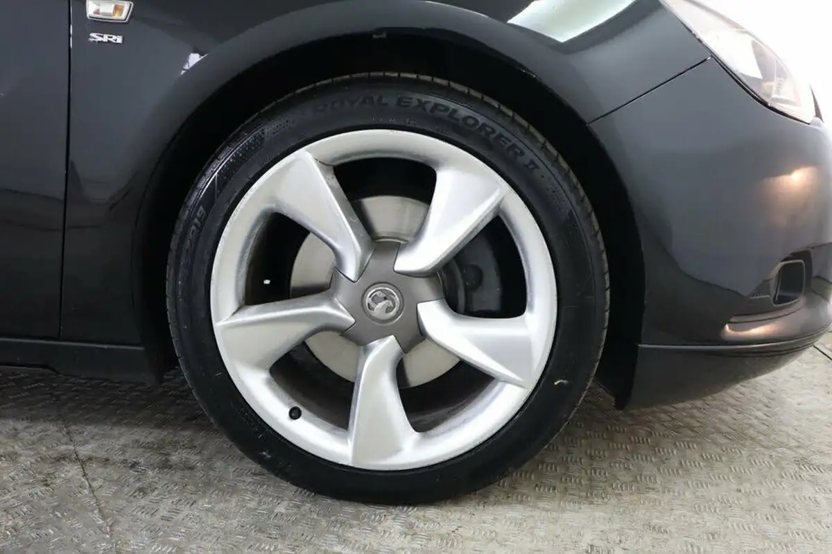 2012-vauxhall-astra-gtc-14-sri-140ps-ss-big-10