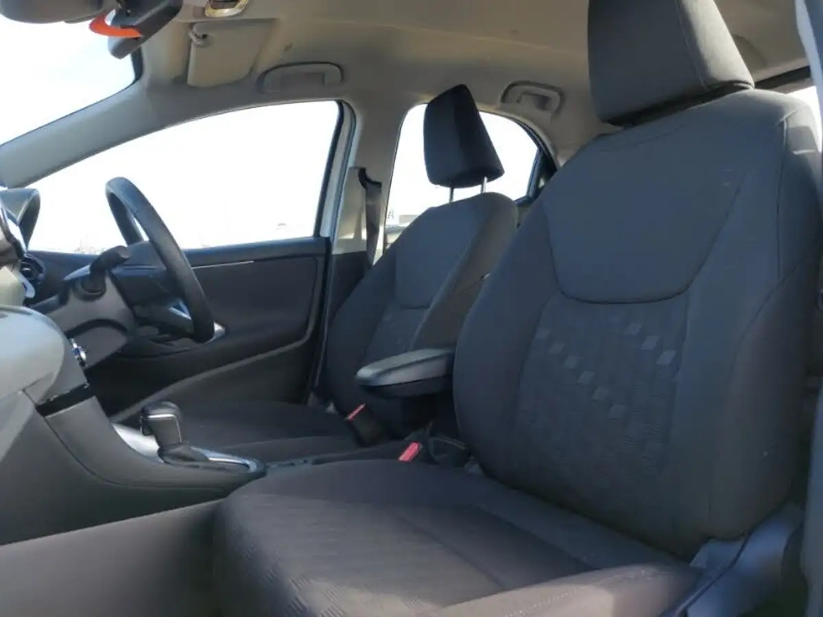 2024-mazda-mazda2-15-centre-line-big-4