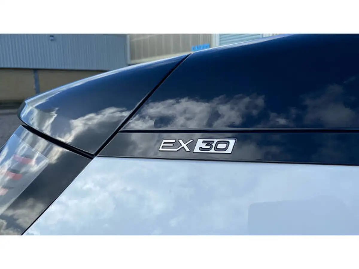 2024-volvo-ex30-e-single-motor-plus-extended-range-big-39