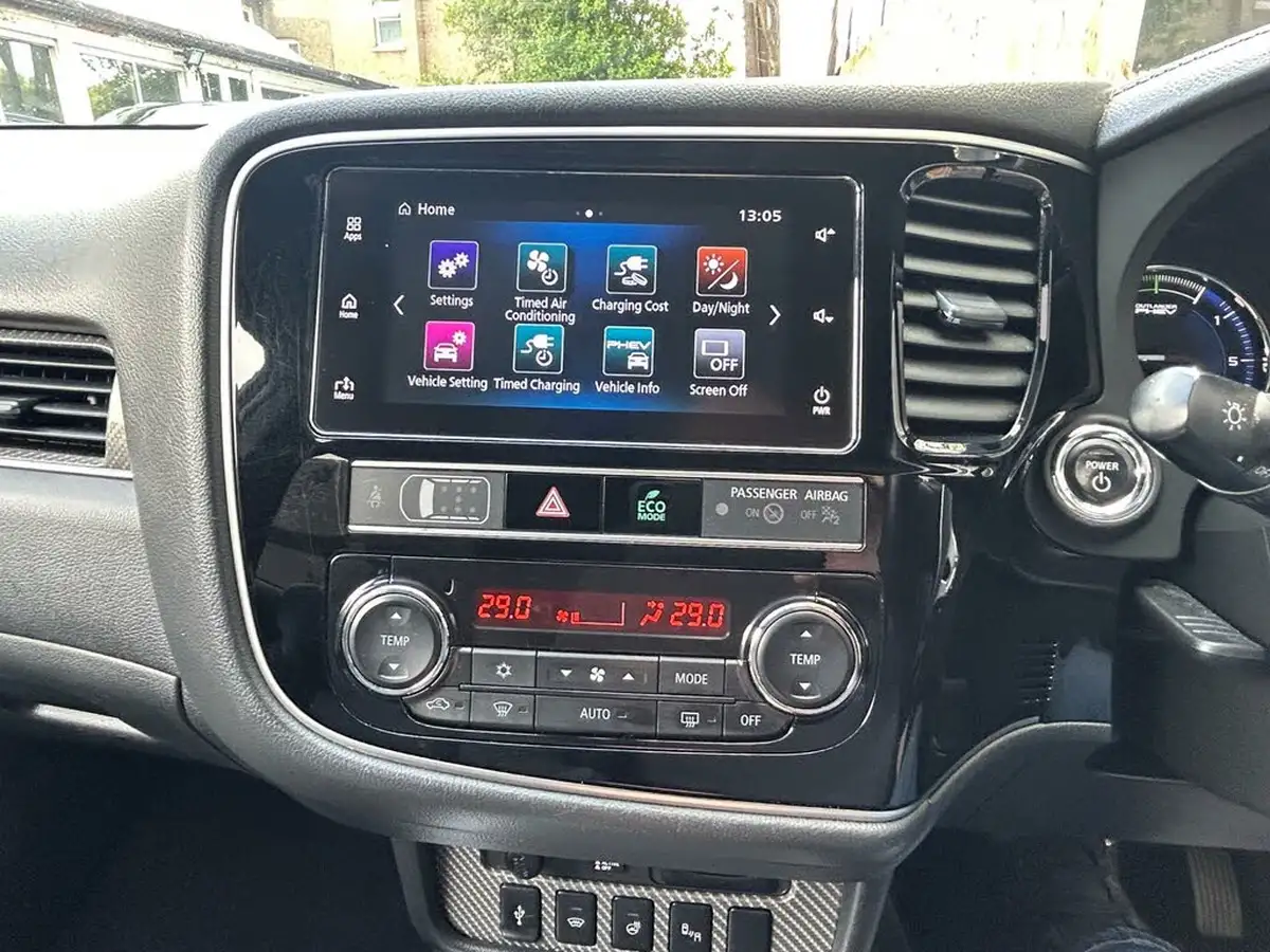 2018-mitsubishi-outlander-24-4h-phev-big-34
