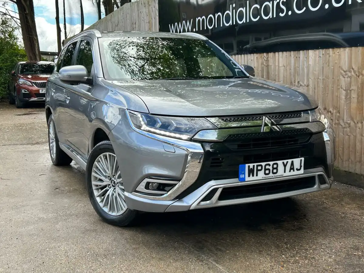 2018-mitsubishi-outlander-24-4h-phev-big-10