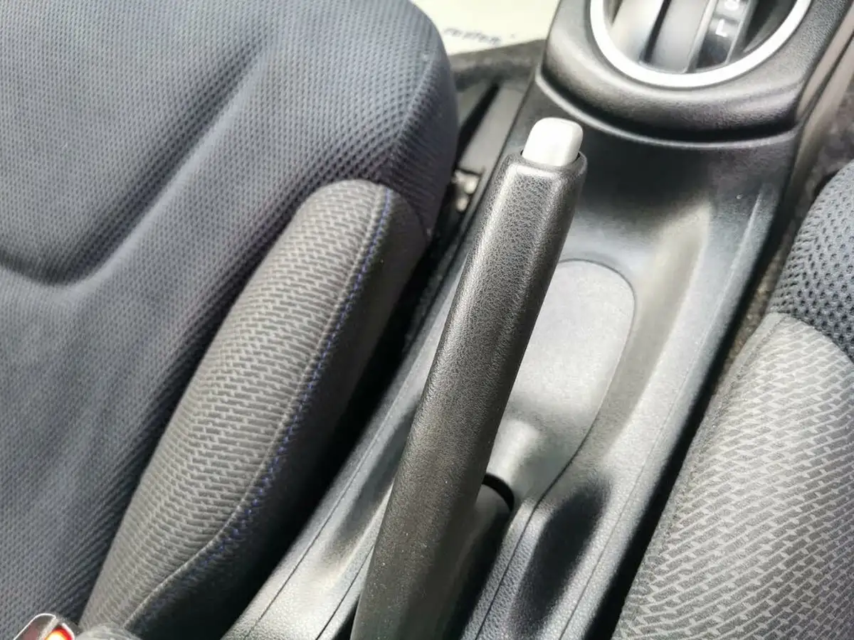 2012-honda-jazz-big-15