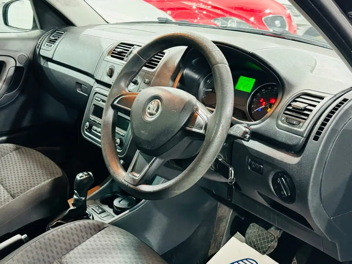 2014-skoda-roomster-12-se-105ps-1197cc-dsg-big-8