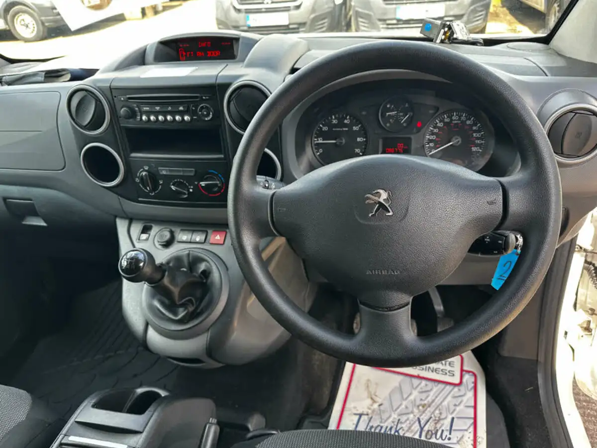 2017-peugeot-partner-16bluehdi-s-l1-75pseu6-648-panel-big-14