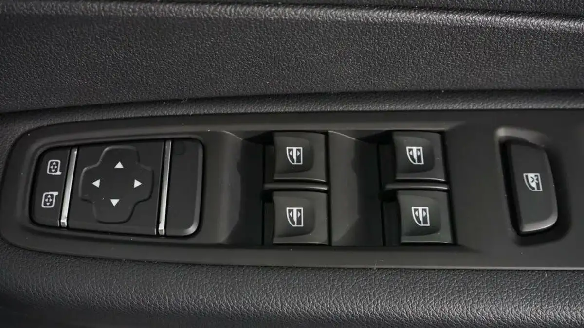 2019-renault-captur-09-tce-play-big-16
