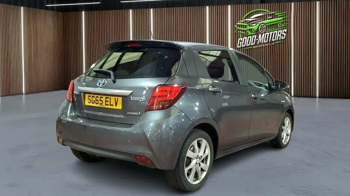 2015-toyota-yaris-15-vvt-i-sport-hybrid-big-3