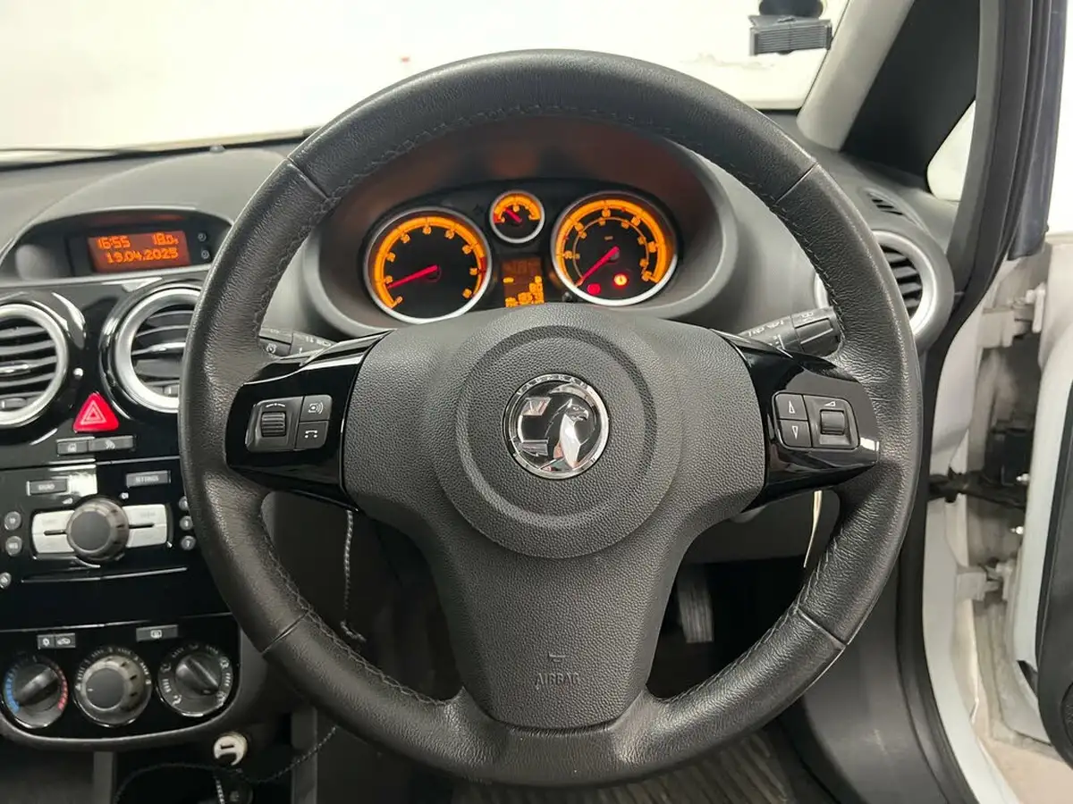 2014-vauxhall-corsa-12-3d-big-15