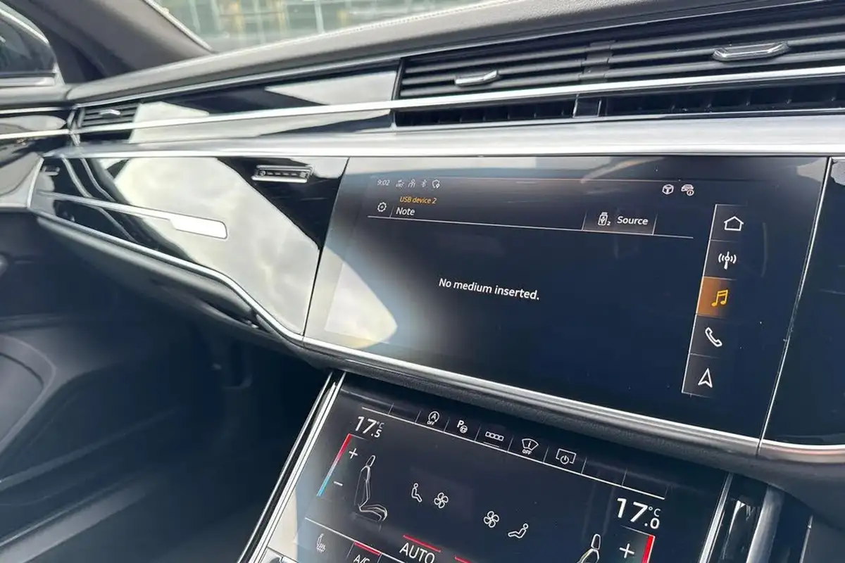 2022-audi-a8-30-50-tdi-black-edition-big-40
