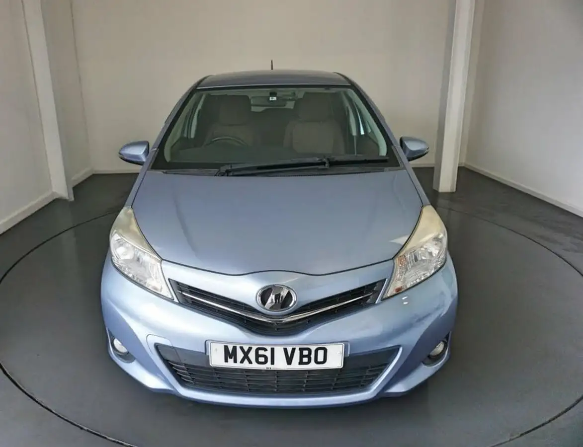2011-toyota-yaris-big-16