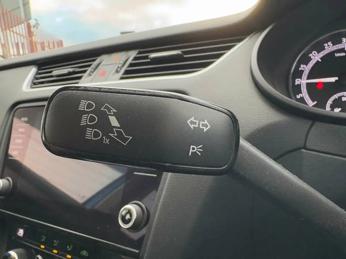 2019-skoda-octavia-16tdi-se-technology-estate-big-37