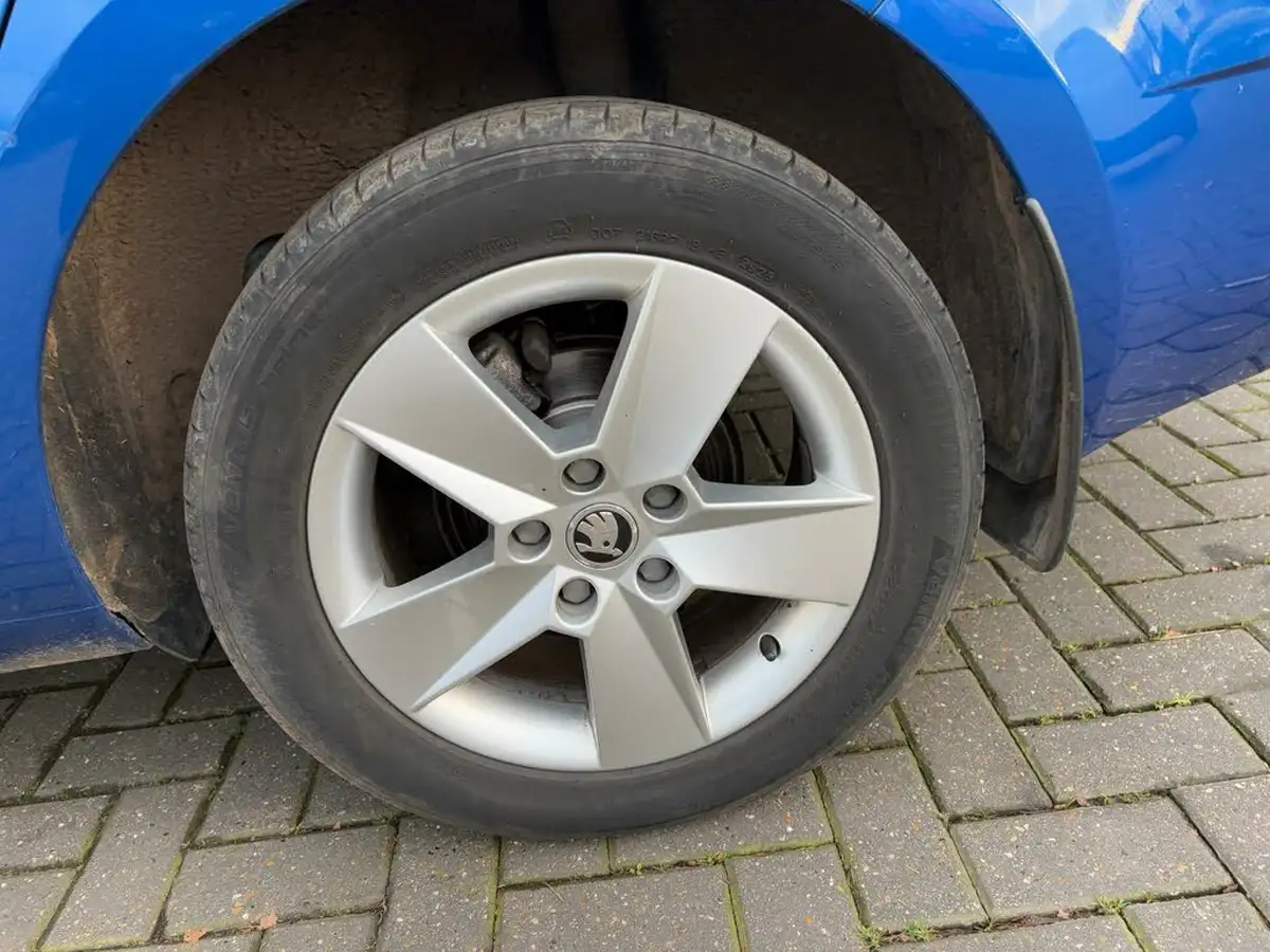 2019-skoda-octavia-16tdi-se-technology-estate-big-13