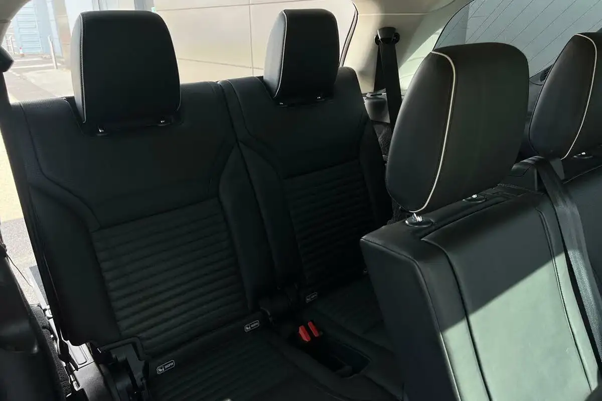 2019-land-rover-discovery-30-sd6-hse-luxury-big-32