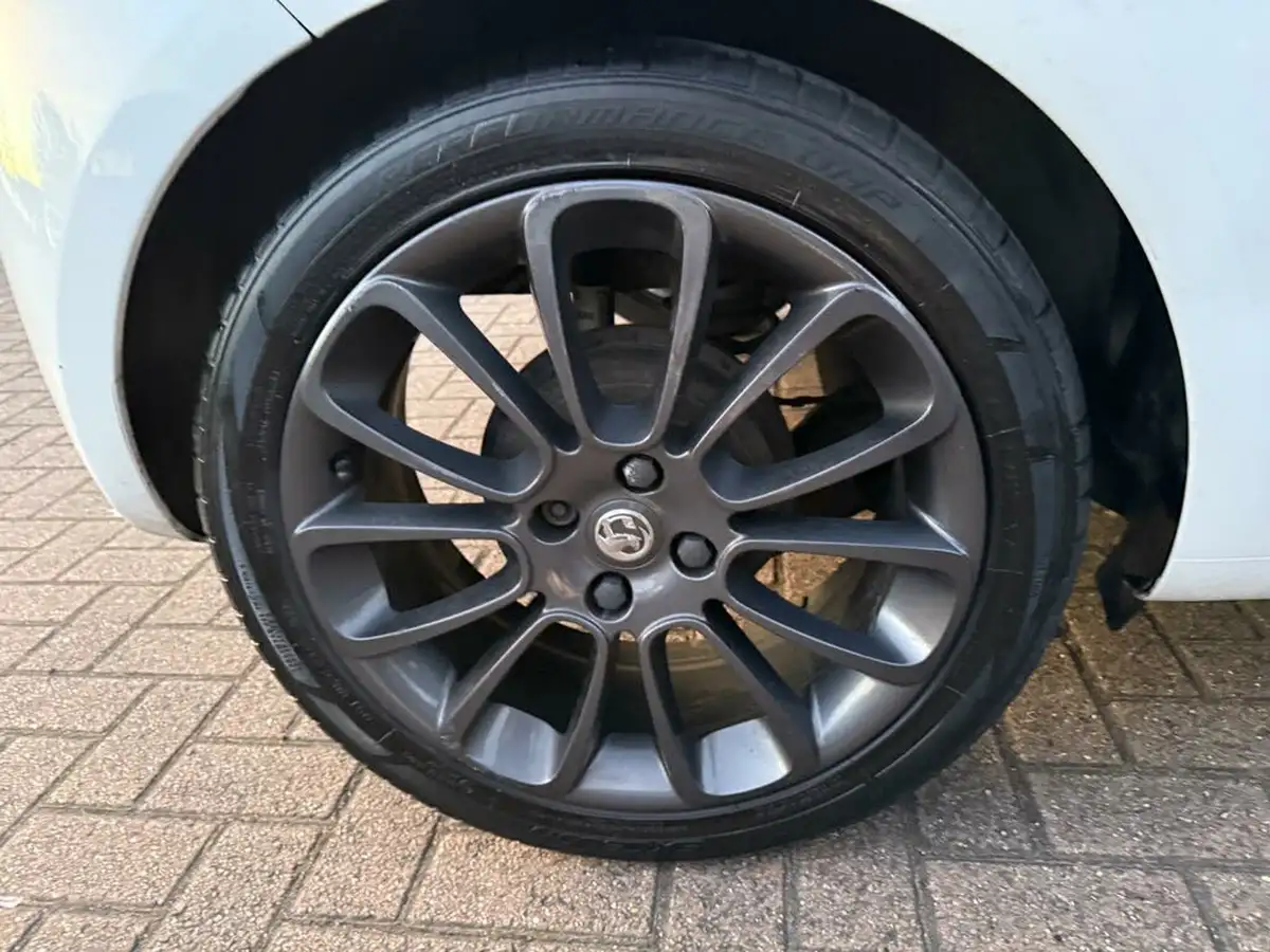2014-vauxhall-adam-12-glam-big-22