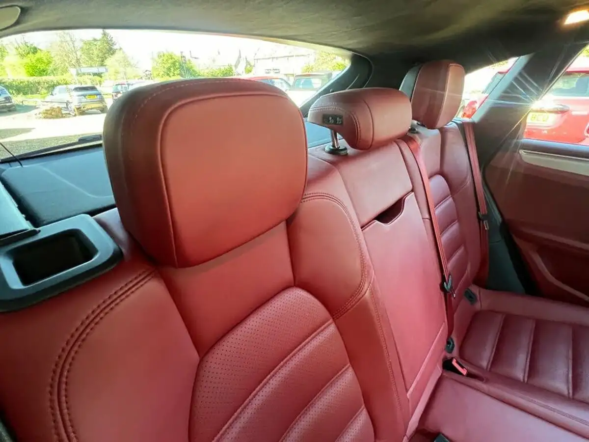 2015-porsche-macan-36-turbo-big-58