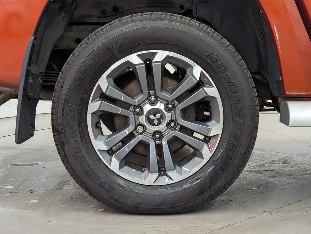 2020-mitsubishi-l200-22di-d-barbarian-x-big-11