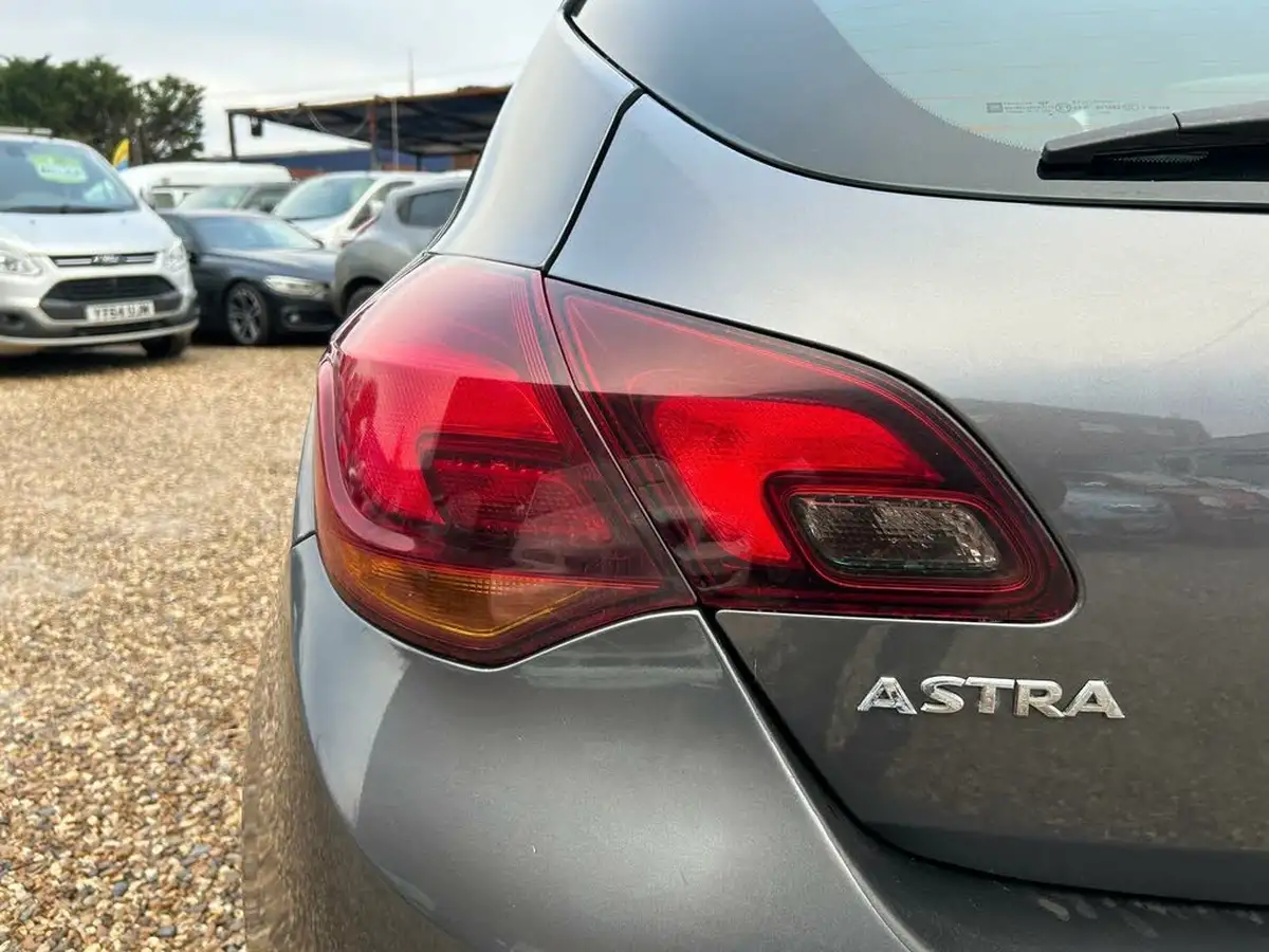 2011-vauxhall-astra-16-sri-vvt-16v-115ps-hatchback-5d-auto-big-55