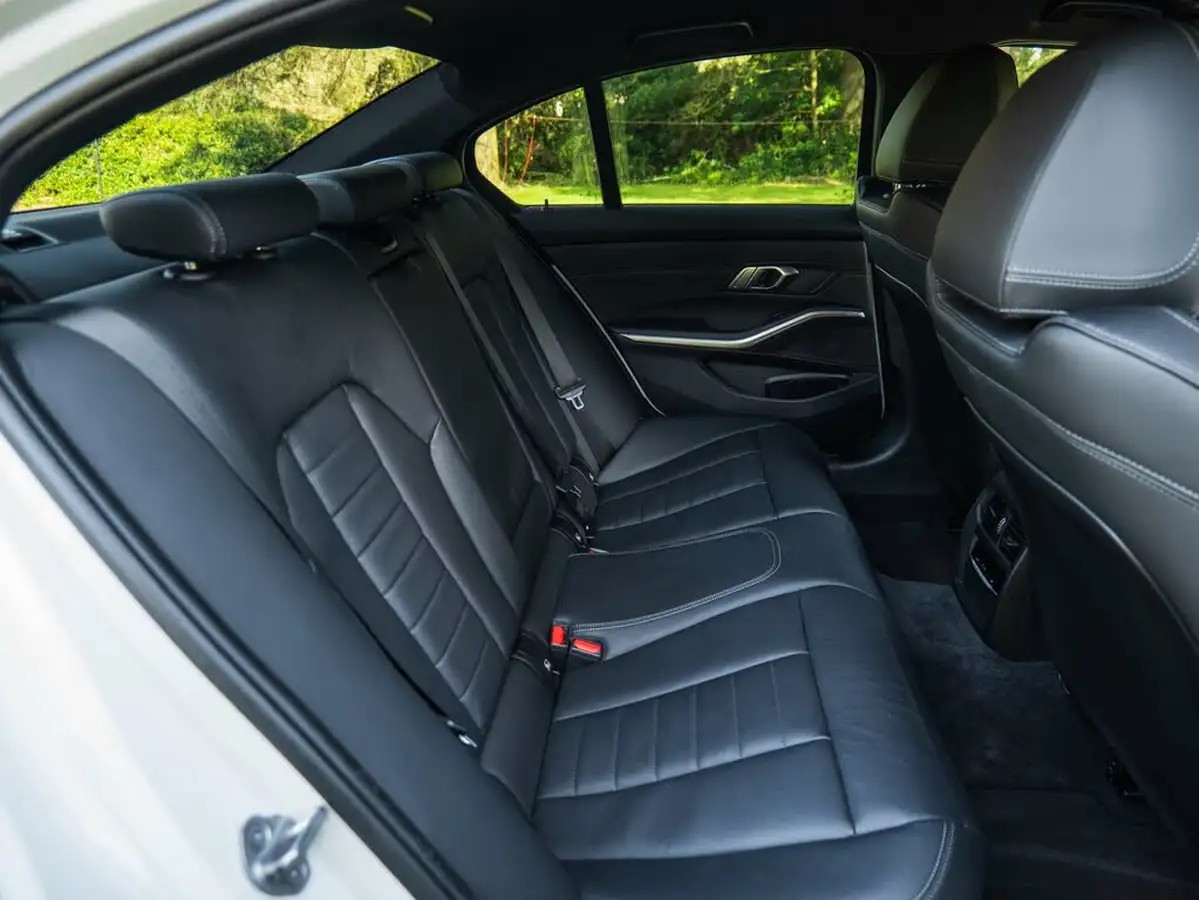 2020-bmw-3-series-20-330e-m-sport-saloon-4d-big-11