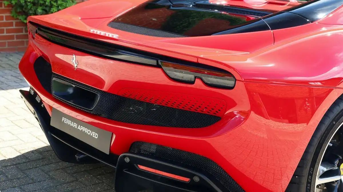 2023-ferrari-296-gts-big-14