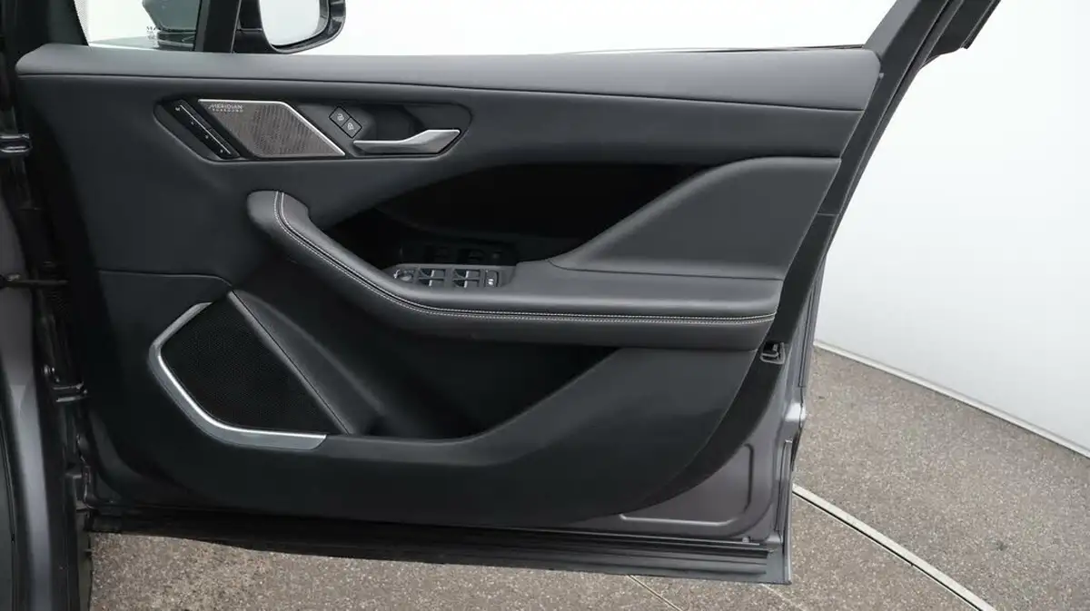 2020-jaguar-i-pace-ev400-hse-big-15