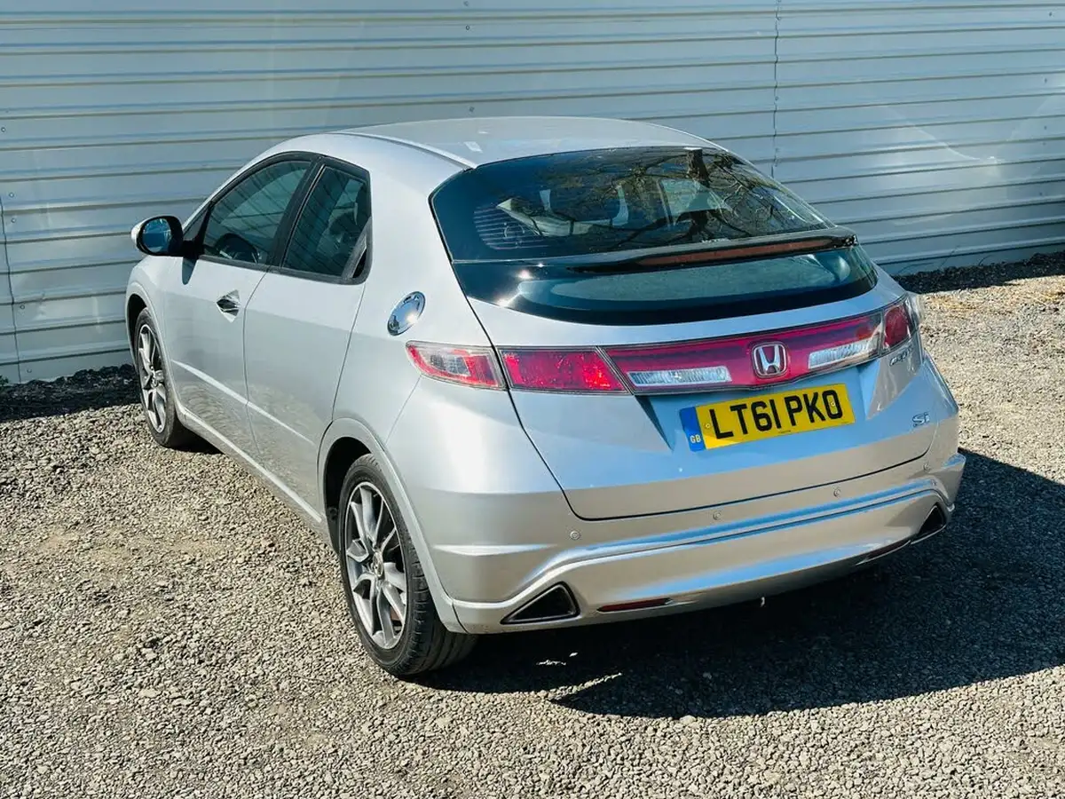 2011-honda-civic-18-si-i-vtec-big-11
