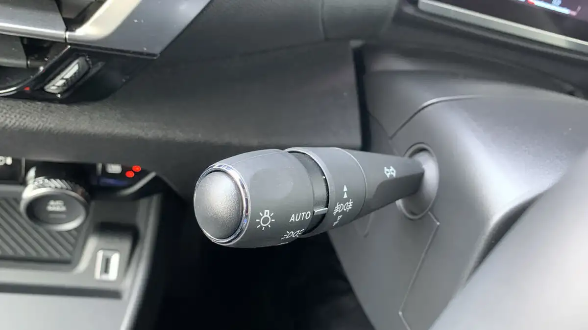 2022-citroen-c4-e-c-series-edition-big-26