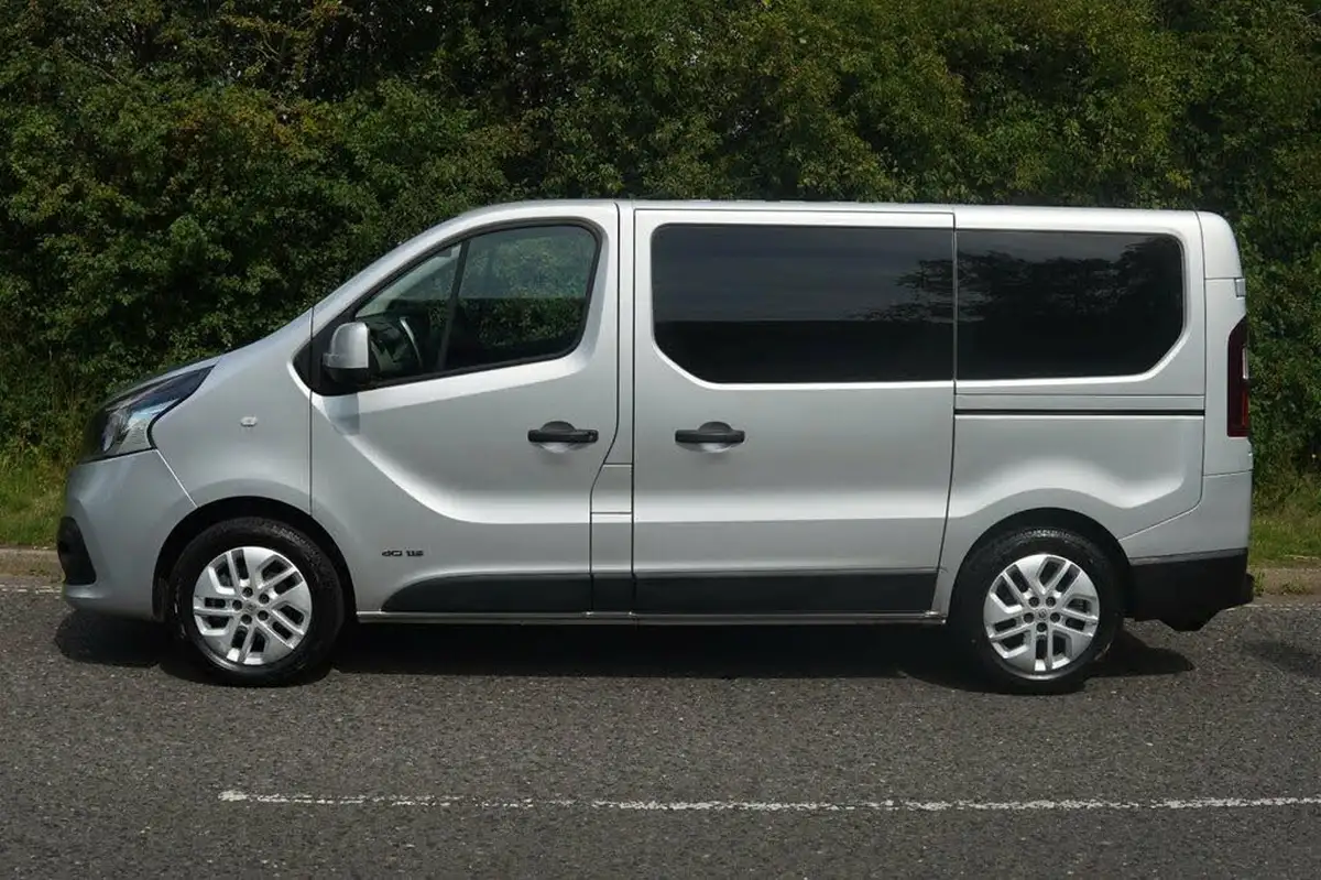 2015-renault-trafic-16dci-sl27-115-sport-low-roof-van-big-8