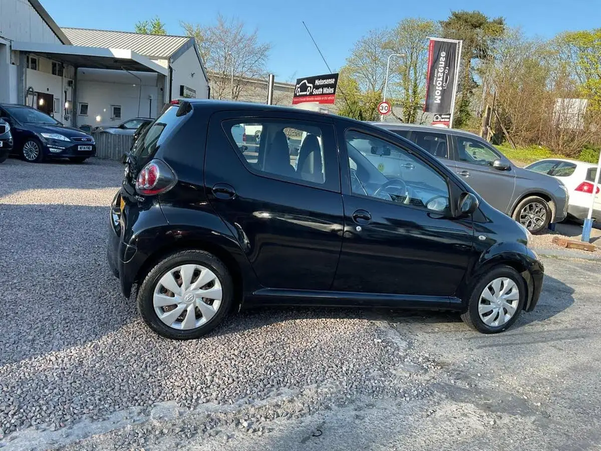 2013-toyota-aygo-10-aygo-ice-5d-big-59