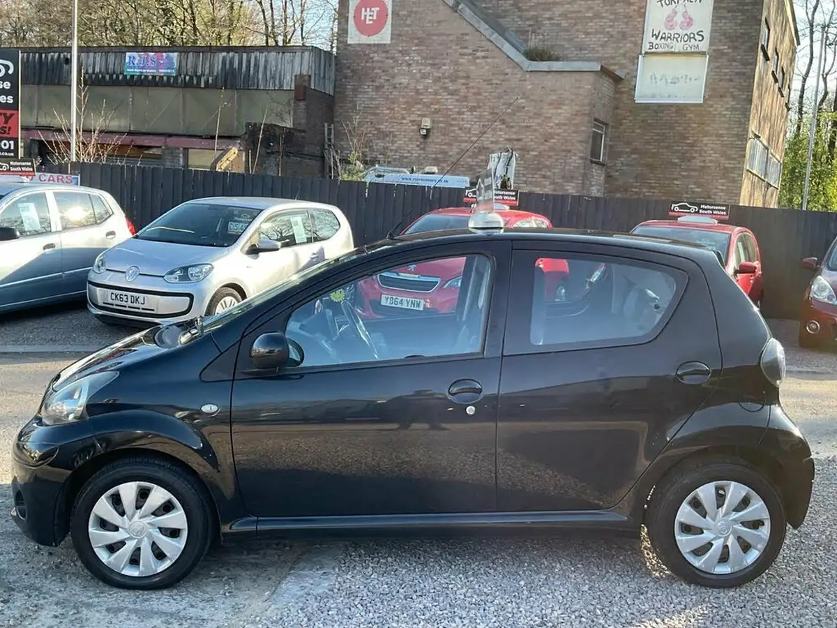 2013-toyota-aygo-10-aygo-ice-5d-big-11