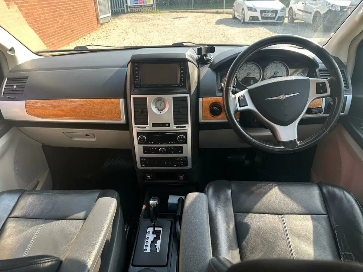2009-chrysler-grand-voyager-28td-limited-big-6