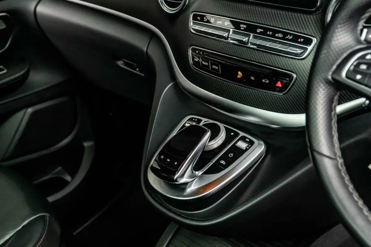2019-mercedes-benz-v-class-21d-v250d-long-amg-line-big-30