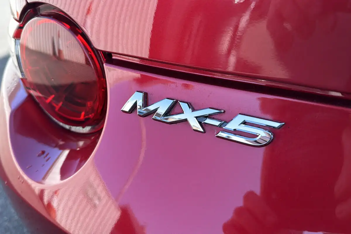2015-mazda-mx-5-15-sport-nav-big-23