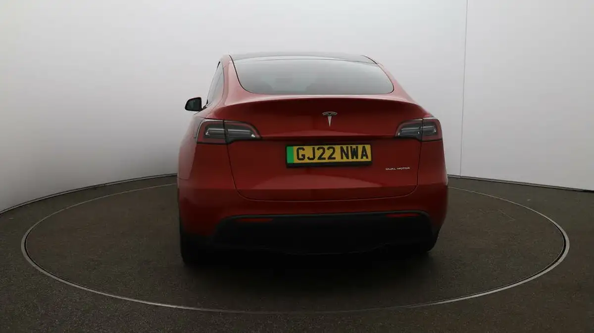 2022-tesla-model-y-e-long-range-big-51