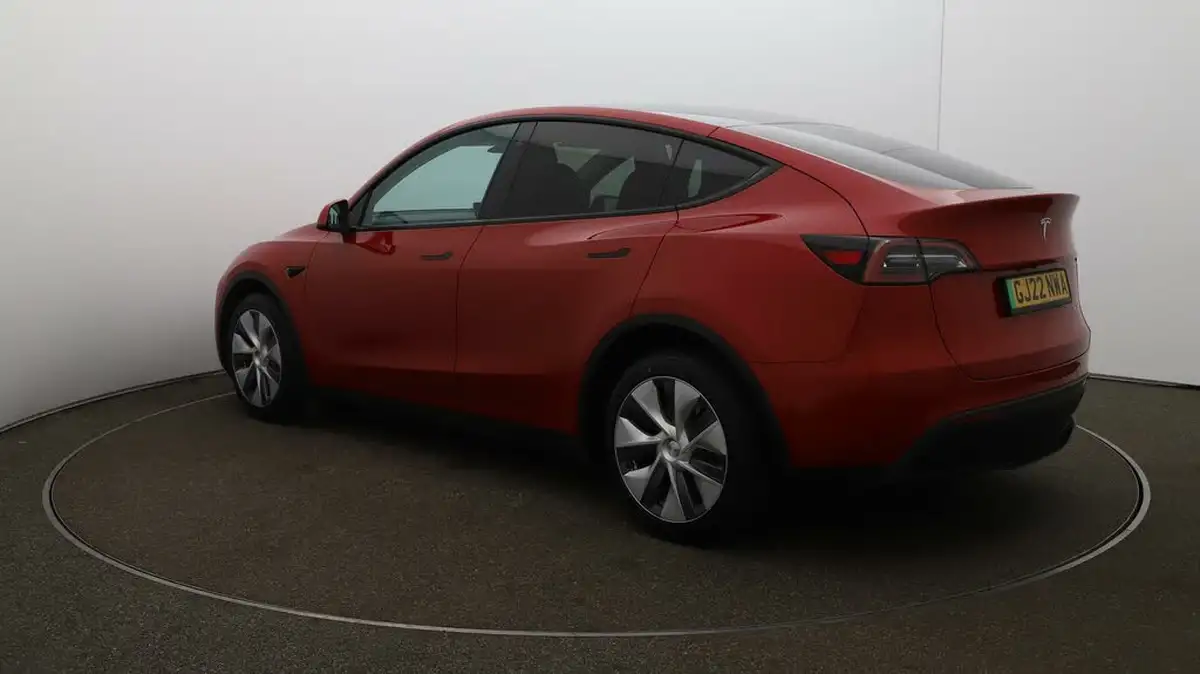 2022-tesla-model-y-e-long-range-big-5