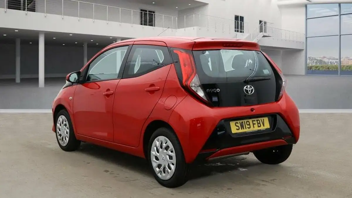 2019-toyota-aygo-10-vvt-i-x-play-big-2
