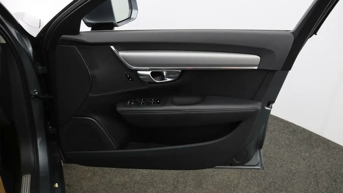2019-volvo-v90-20-t4-momentum-big-7