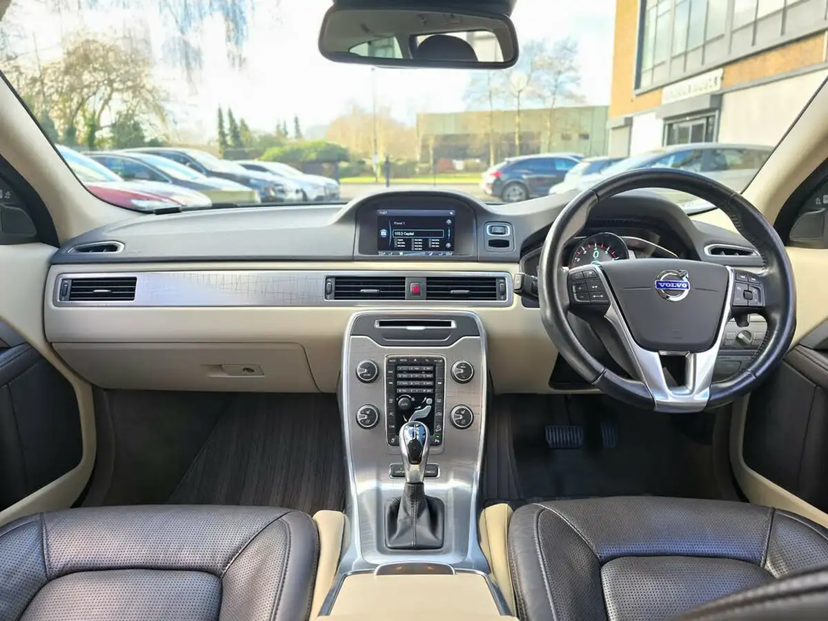 2014-volvo-xc70-30-t6-se-lux-304bhp-awd-big-1
