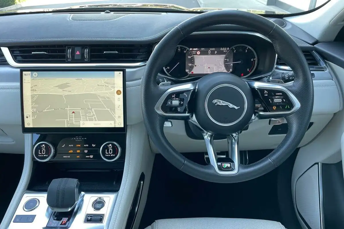 2023-jaguar-f-pace-20-d200-r-dynamic-se-big-16