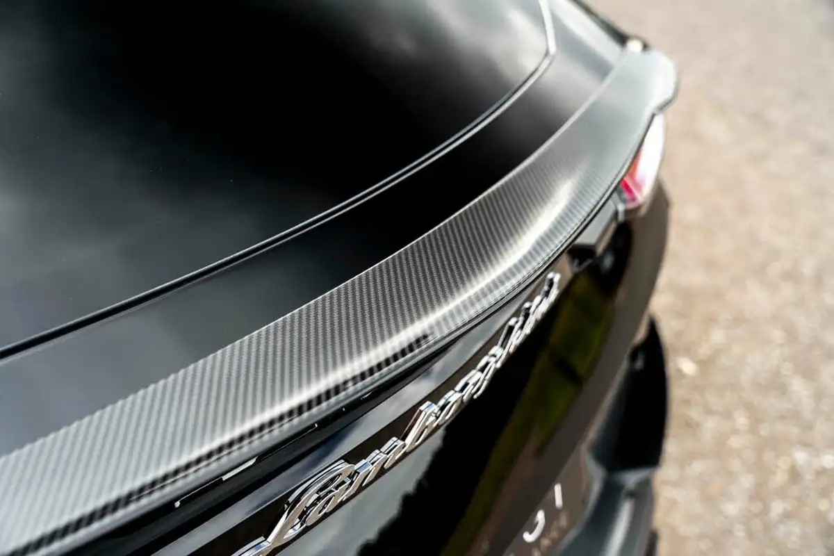 2024-lamborghini-urus-40-no-trim-big-21