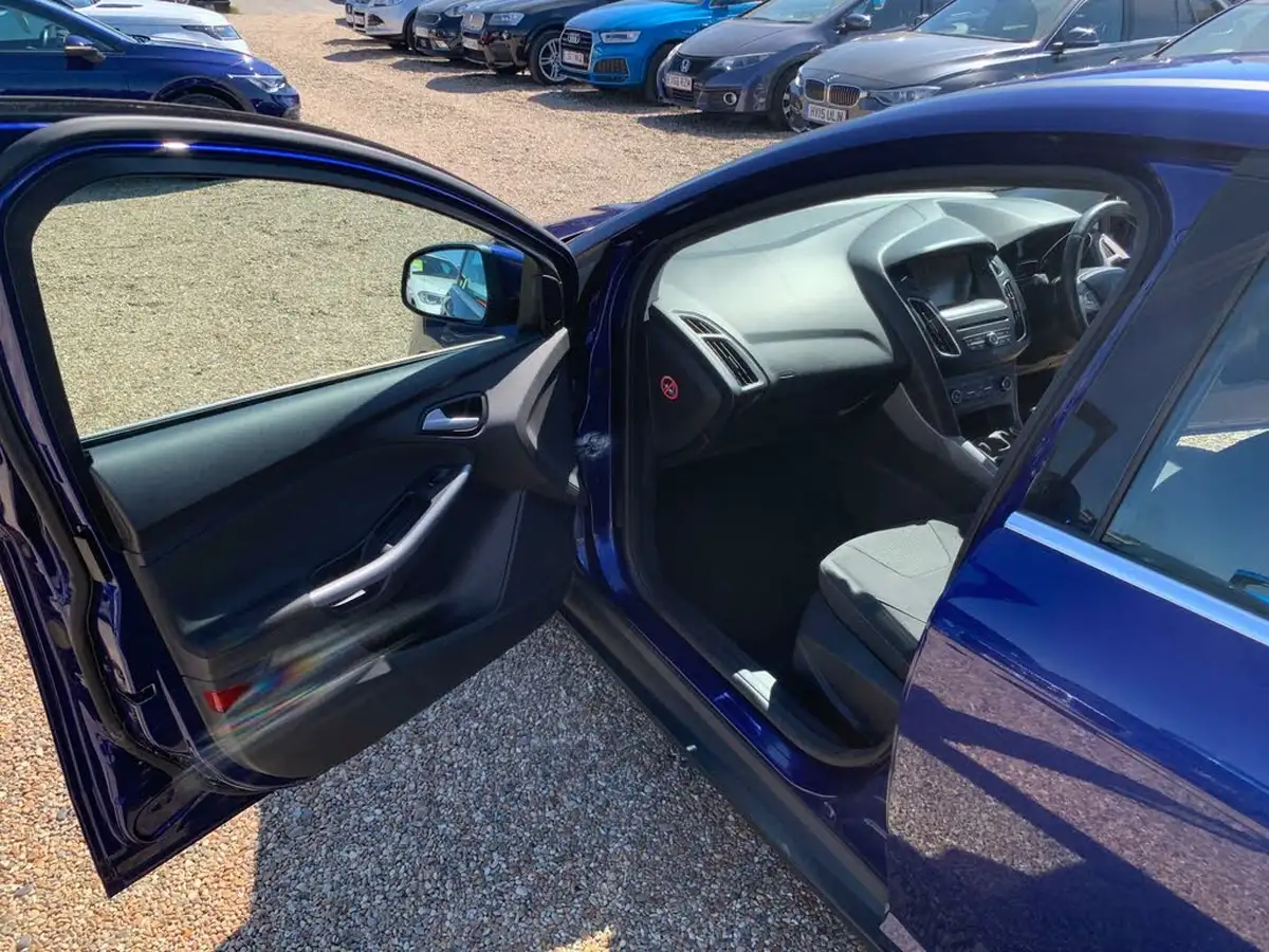 2015-ford-focus-16tdci-zetec-hatchback-big-19