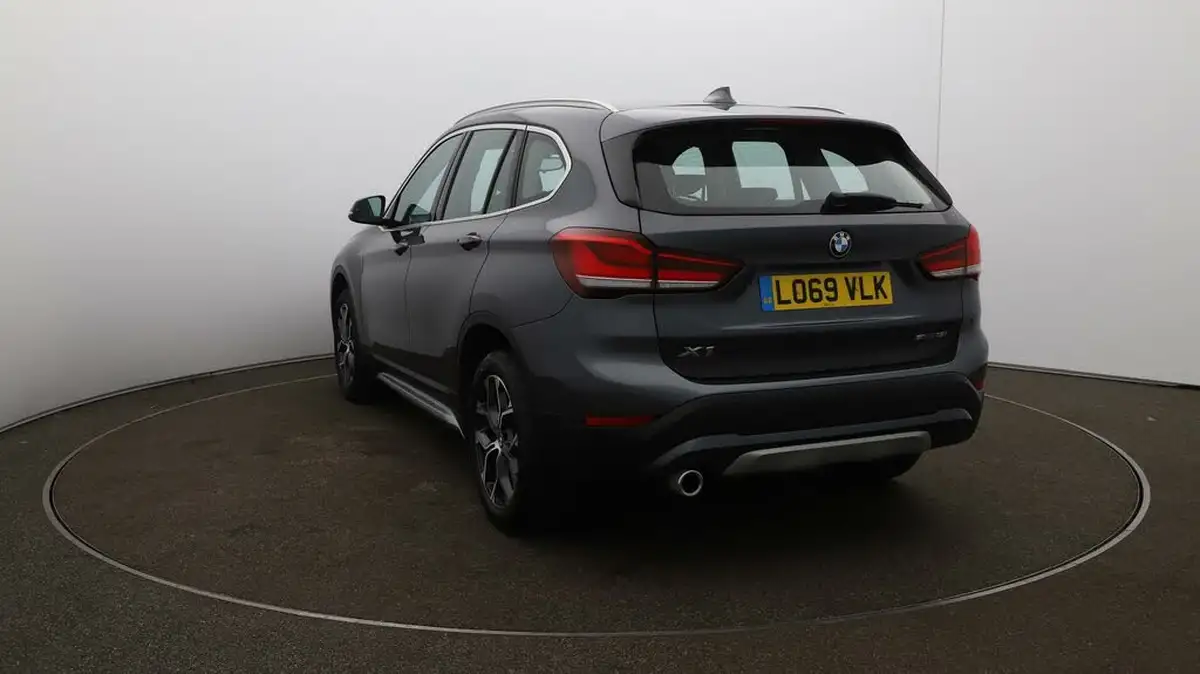 2020-bmw-x1-15-sdrive18i-xline-big-50