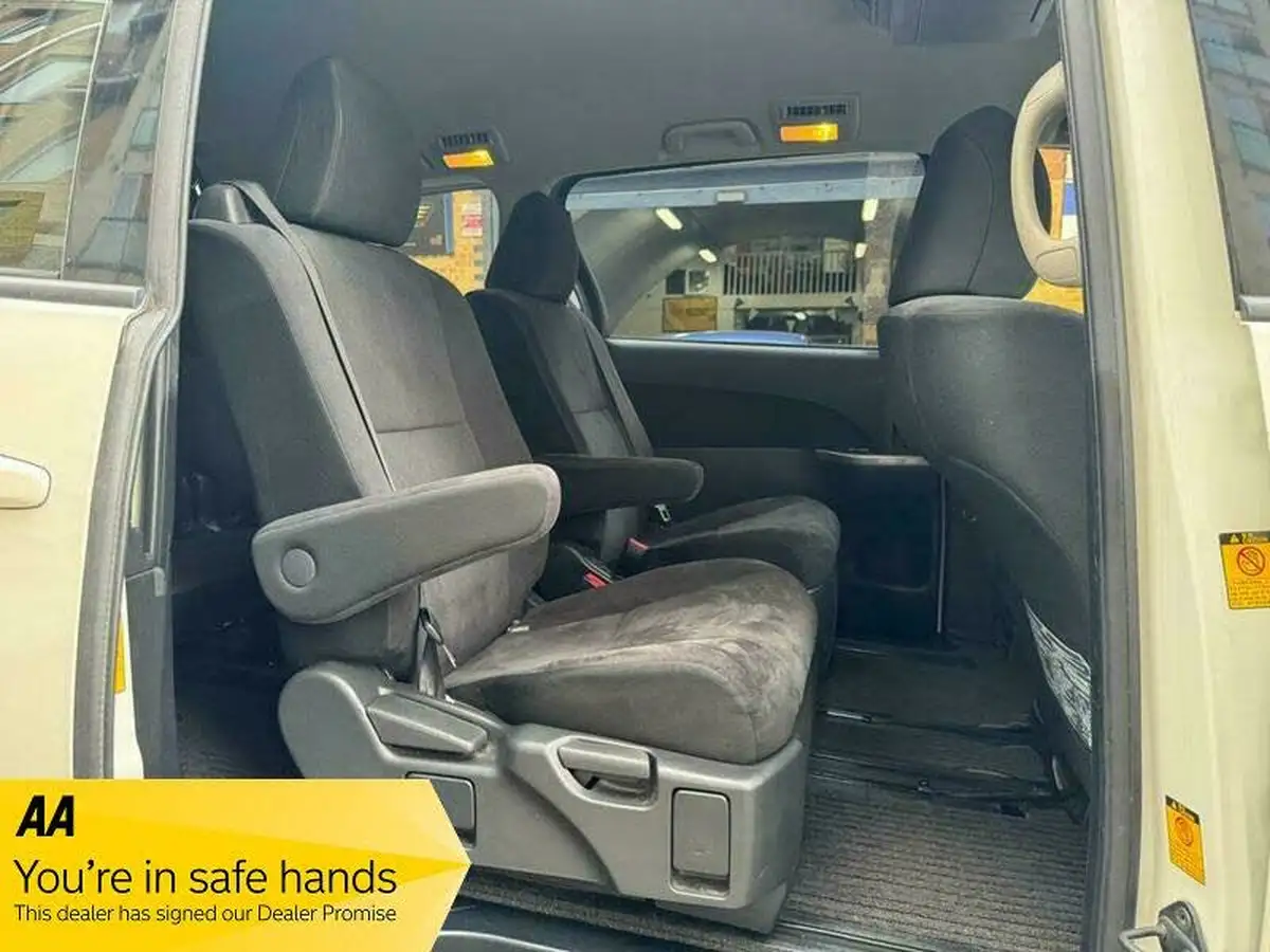 2012-toyota-estima-aeras-24-big-30