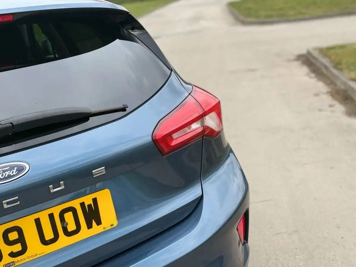 2019-ford-focus-10t-titanium-hatchback-big-22